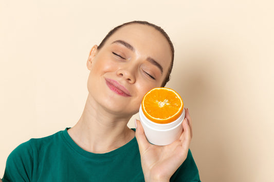 ¿Para qué sirve la vitamina C en la piel? Beneficios y cómo integrarla con eficacia en tu rutina facial